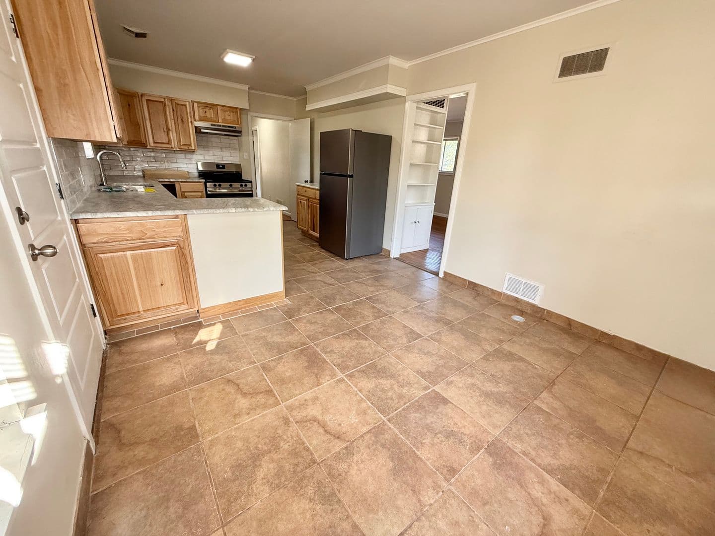 Tyler House: 2408 Hunter St