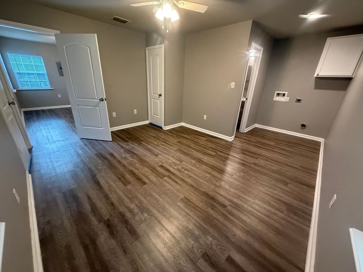 Gladewater Apartment: 700 W. Upshur Avenue