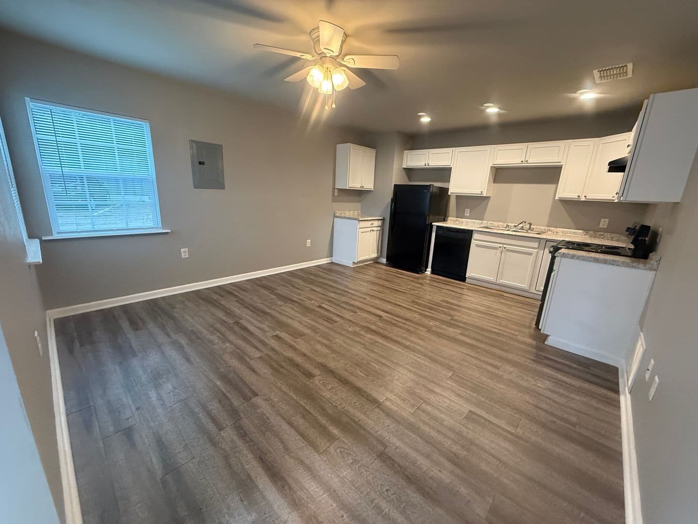 Gladewater Apartment: 700 W. Upshur Avenue