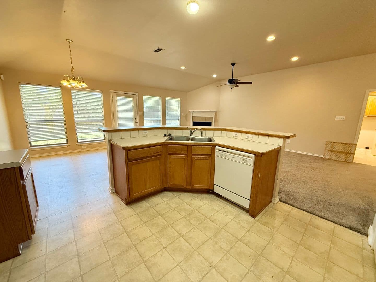 Tyler House: 5605 Reagan