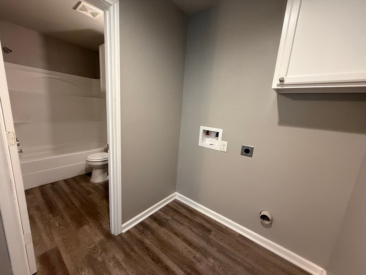 Gladewater Apartment: 700 W. Upshur Avenue