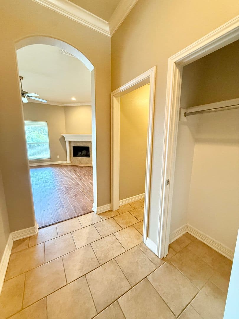 Tyler House: 8340 Stonebridge Way