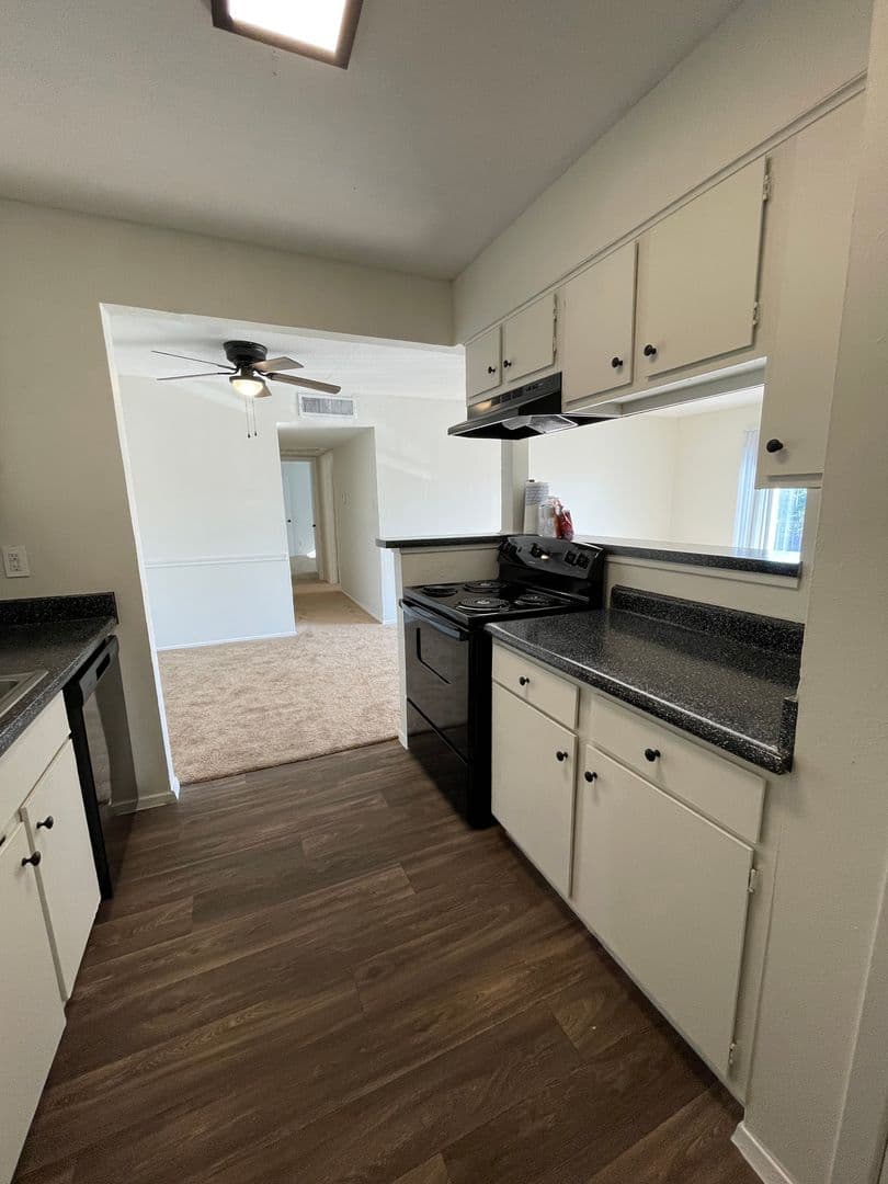 Tyler Apartment: 202 Thigpen Dr.