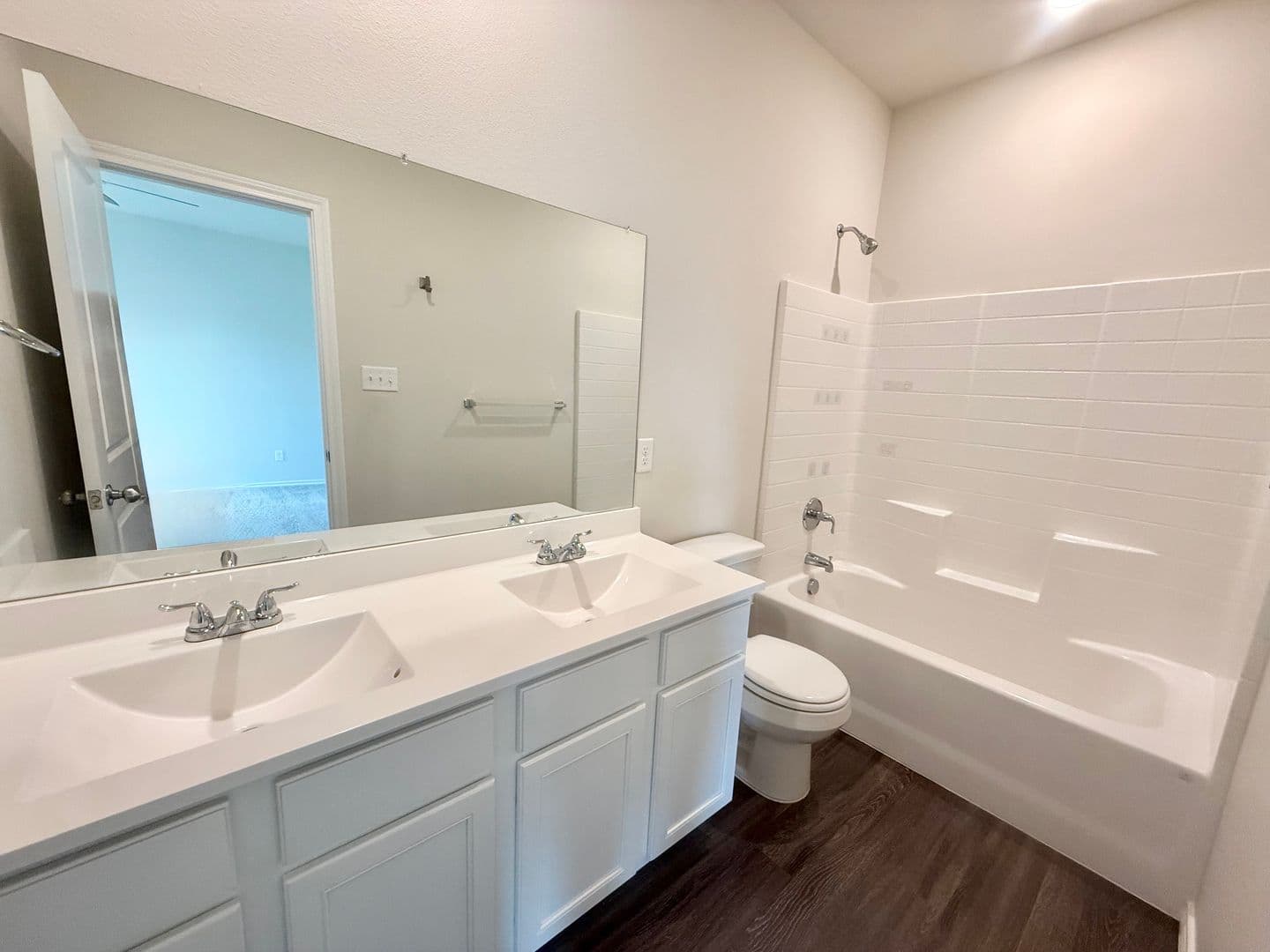 Whitehouse House: 110 S Rainbow Dr