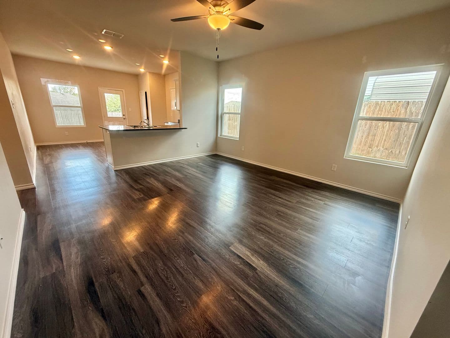 Whitehouse House: 110 S Rainbow Dr