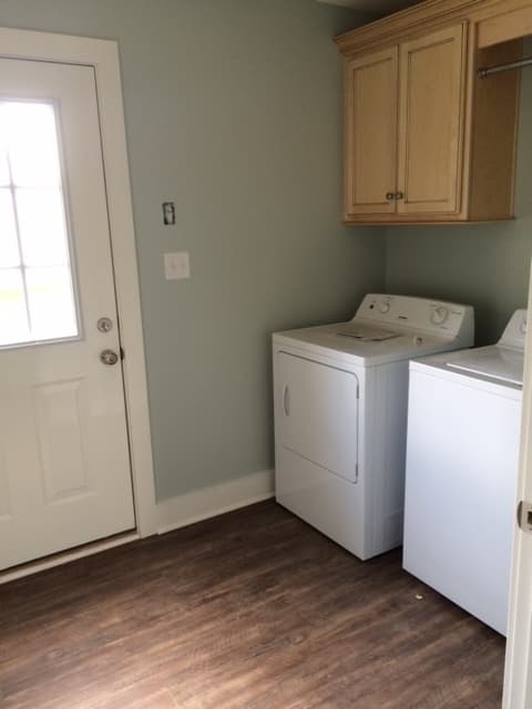 Bowling Green Apartment: 1066 High Street