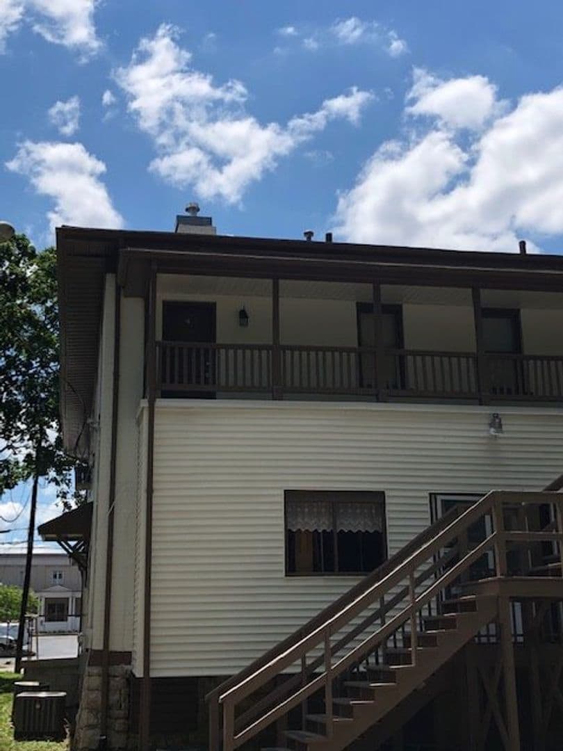 Bowling Green Apartment: 1229 Chestnut Street