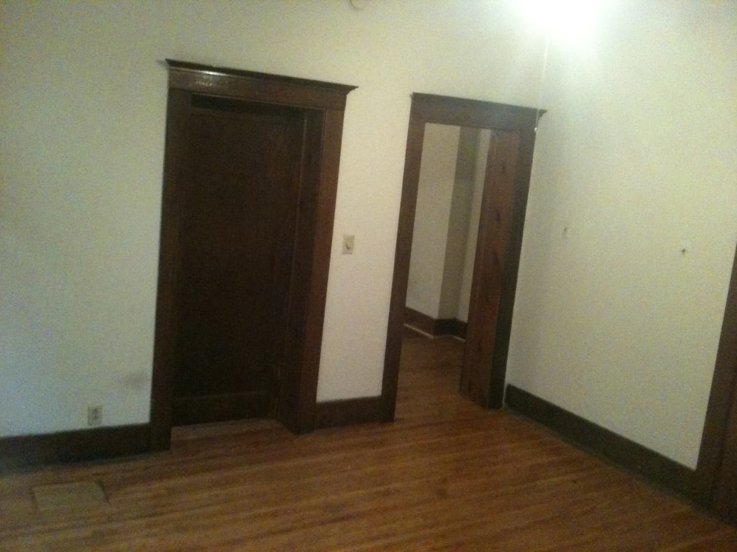 Bowling Green Apartment: 1229 Chestnut Street
