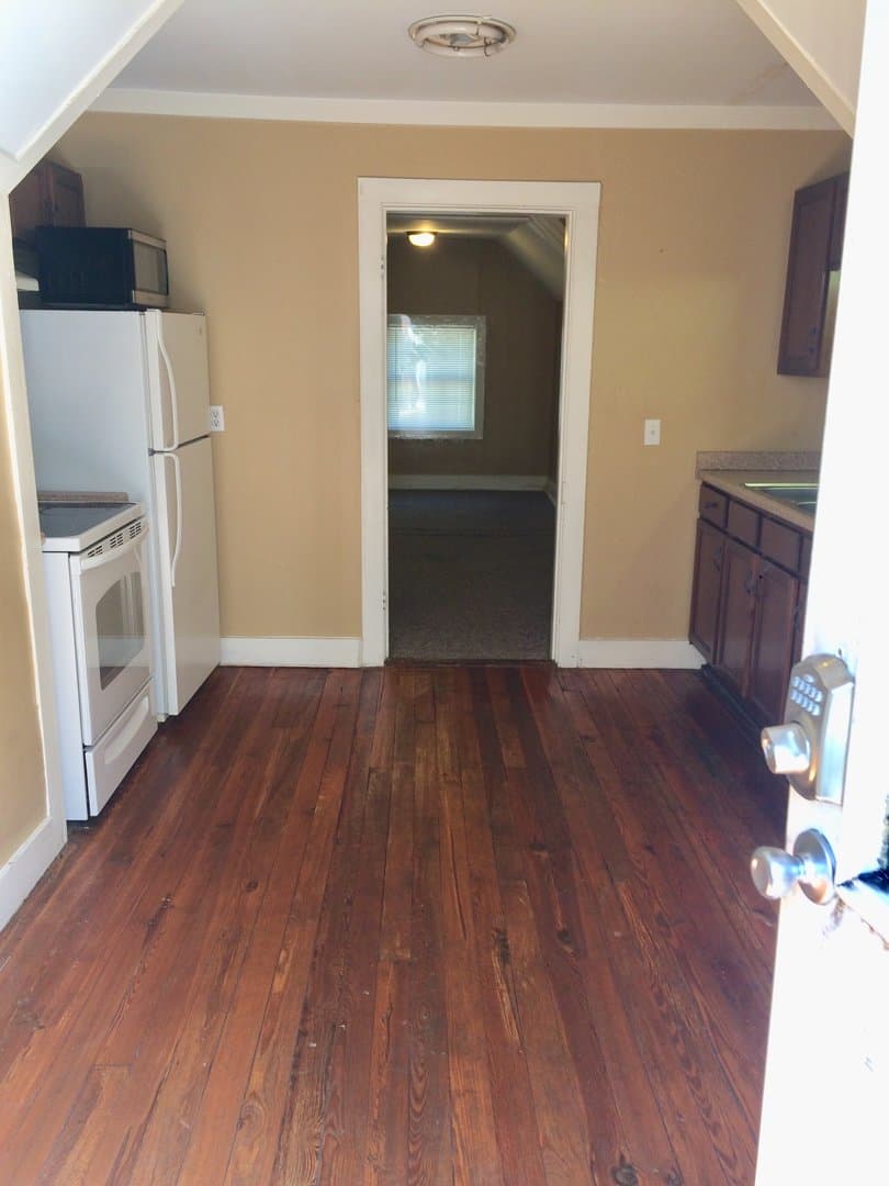 Bowling Green Apartment: 656 E. 8th Street