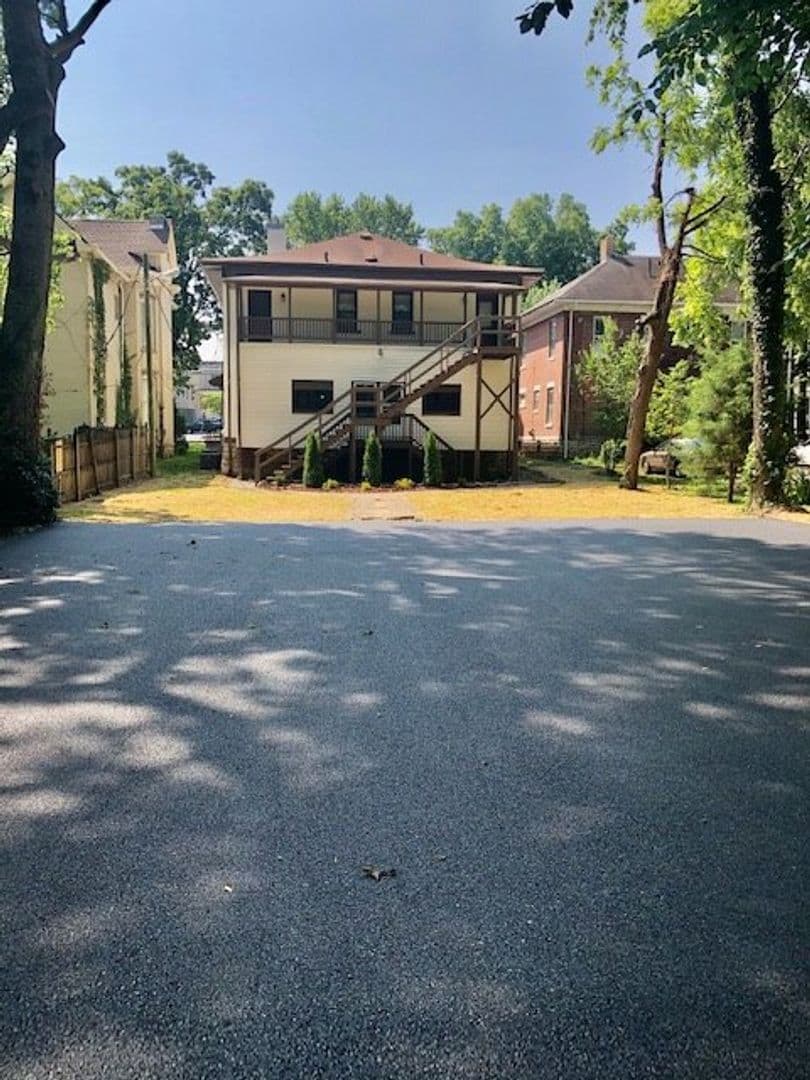Bowling Green Apartment: 1229 Chestnut Street