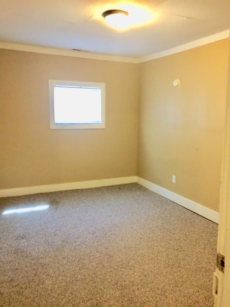 Bowling Green Apartment: 656 E. 8th Street