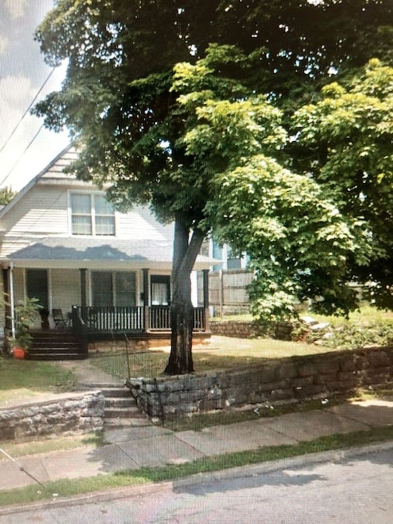 Bowling Green Apartment: 656 E. 8th Street