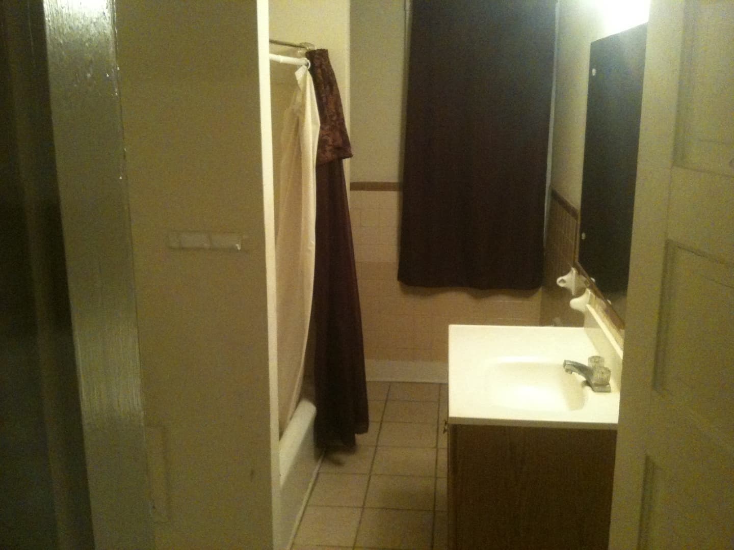 Bowling Green Apartment: 1229 Chestnut Street