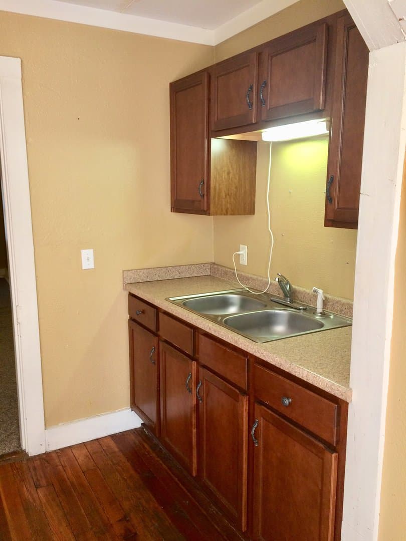 Bowling Green Apartment: 656 E. 8th Street