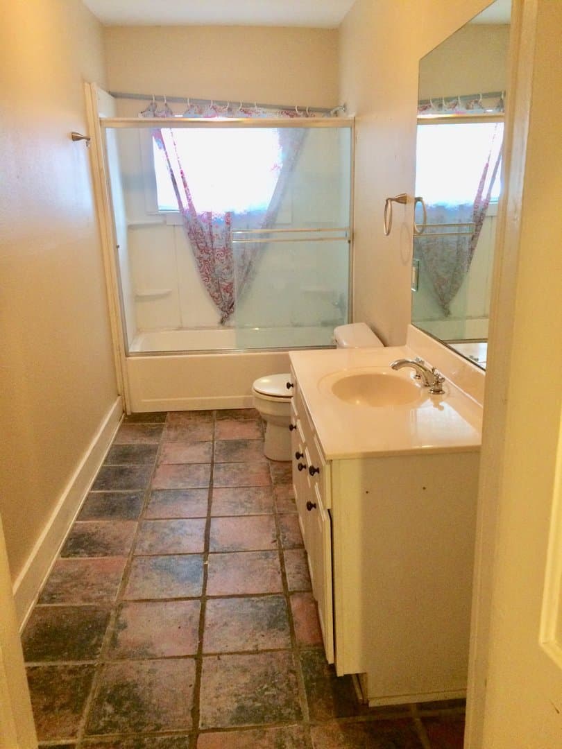 Bowling Green Apartment: 656 E. 8th Street