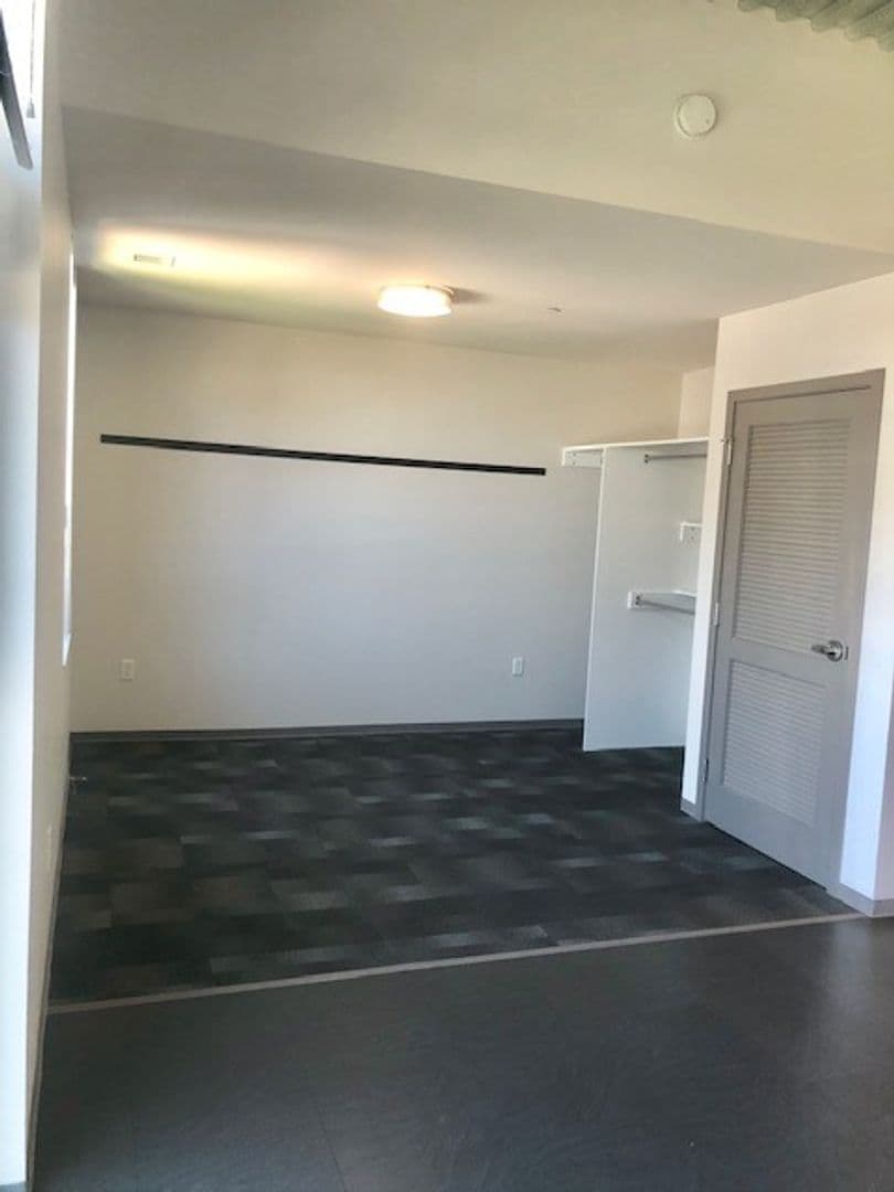 Lincoln Apartment: 601 R Street