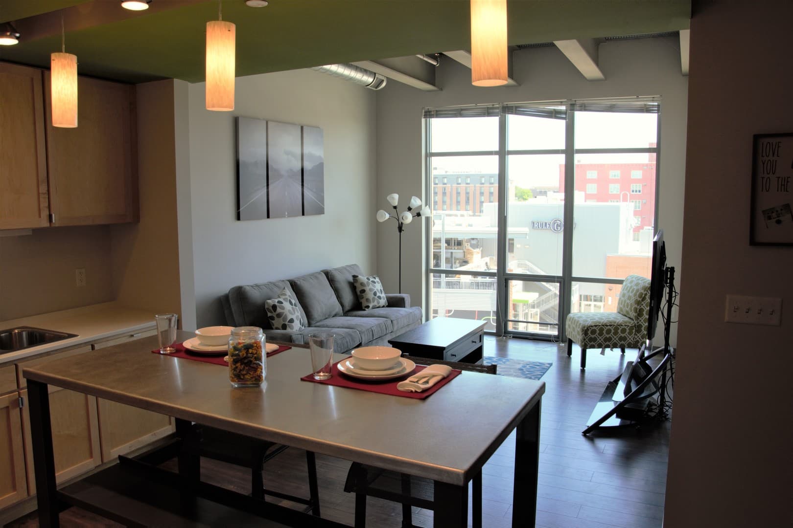 Lincoln Apartment: 601 R Street