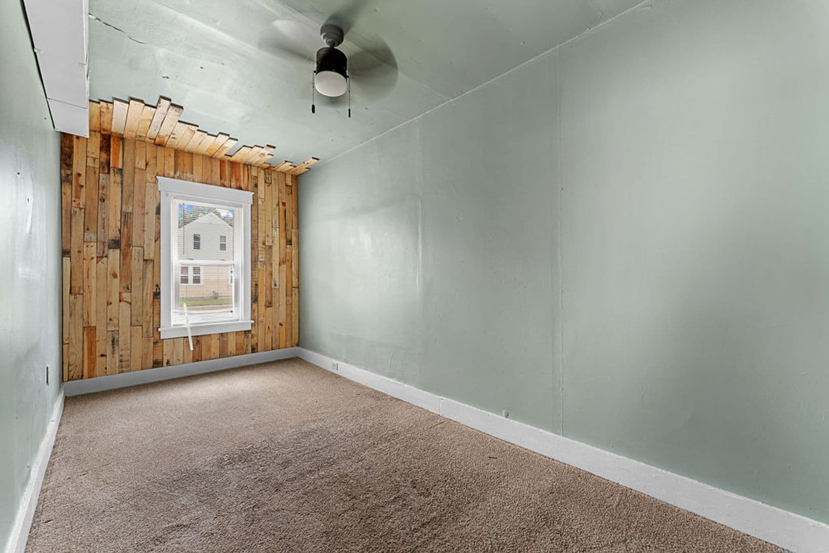 Oshkosh House: 1060 W 10th Ave