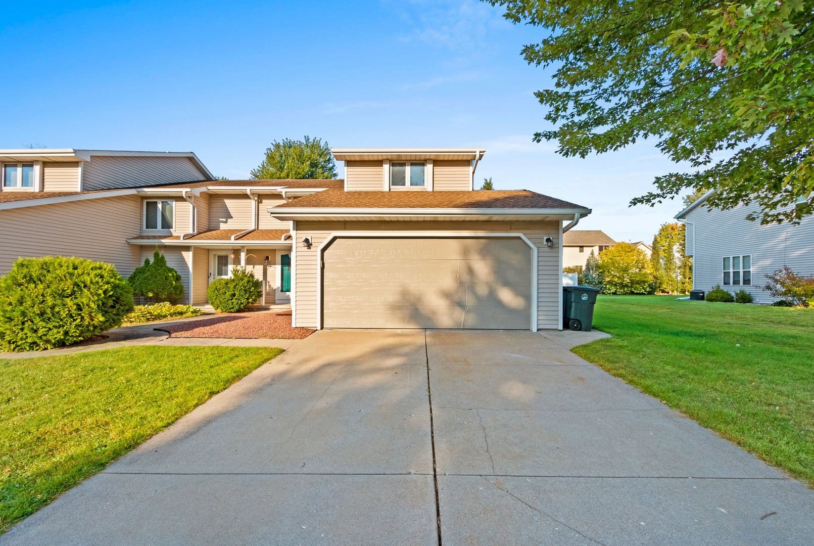 Ashwaubenon Townhome: 2378 Cedar Ridge