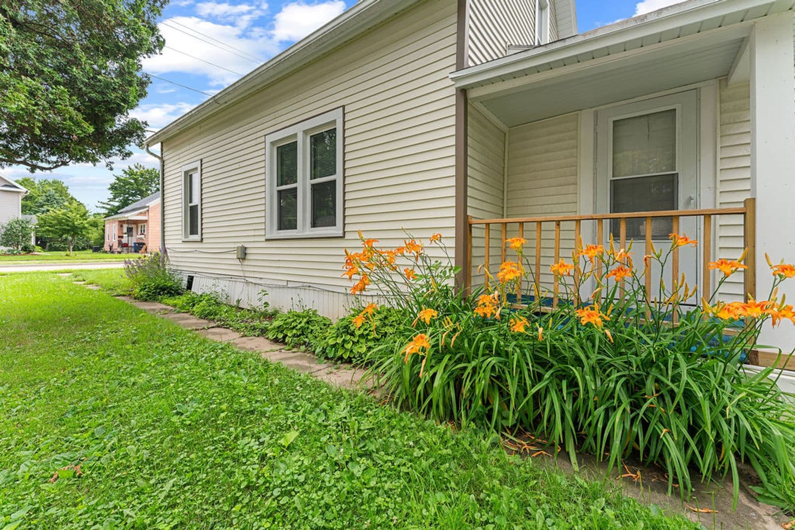 Oshkosh House: 1060 W 10th Ave