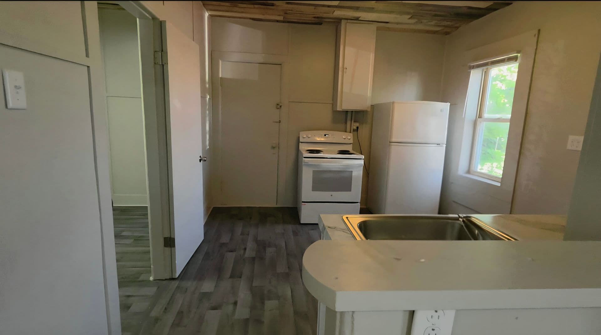 New London Apartment: 215 Wisconsin St