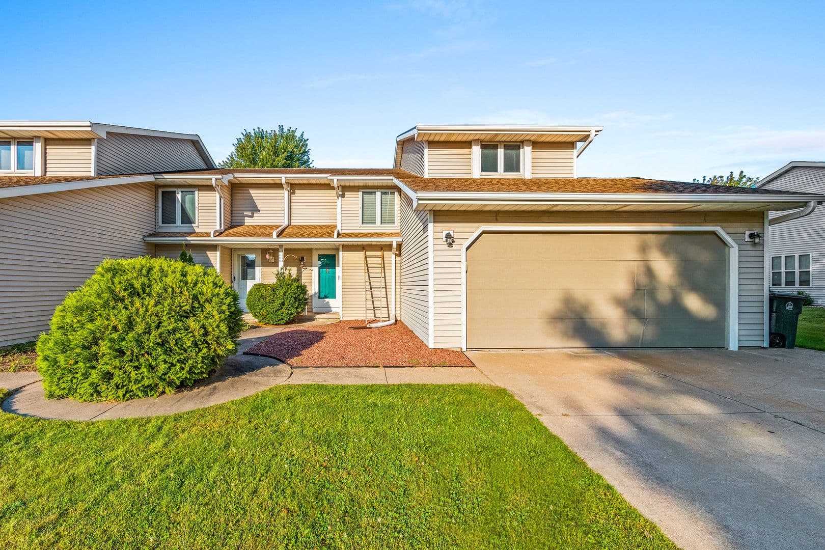 Ashwaubenon Townhome: 2378 Cedar Ridge