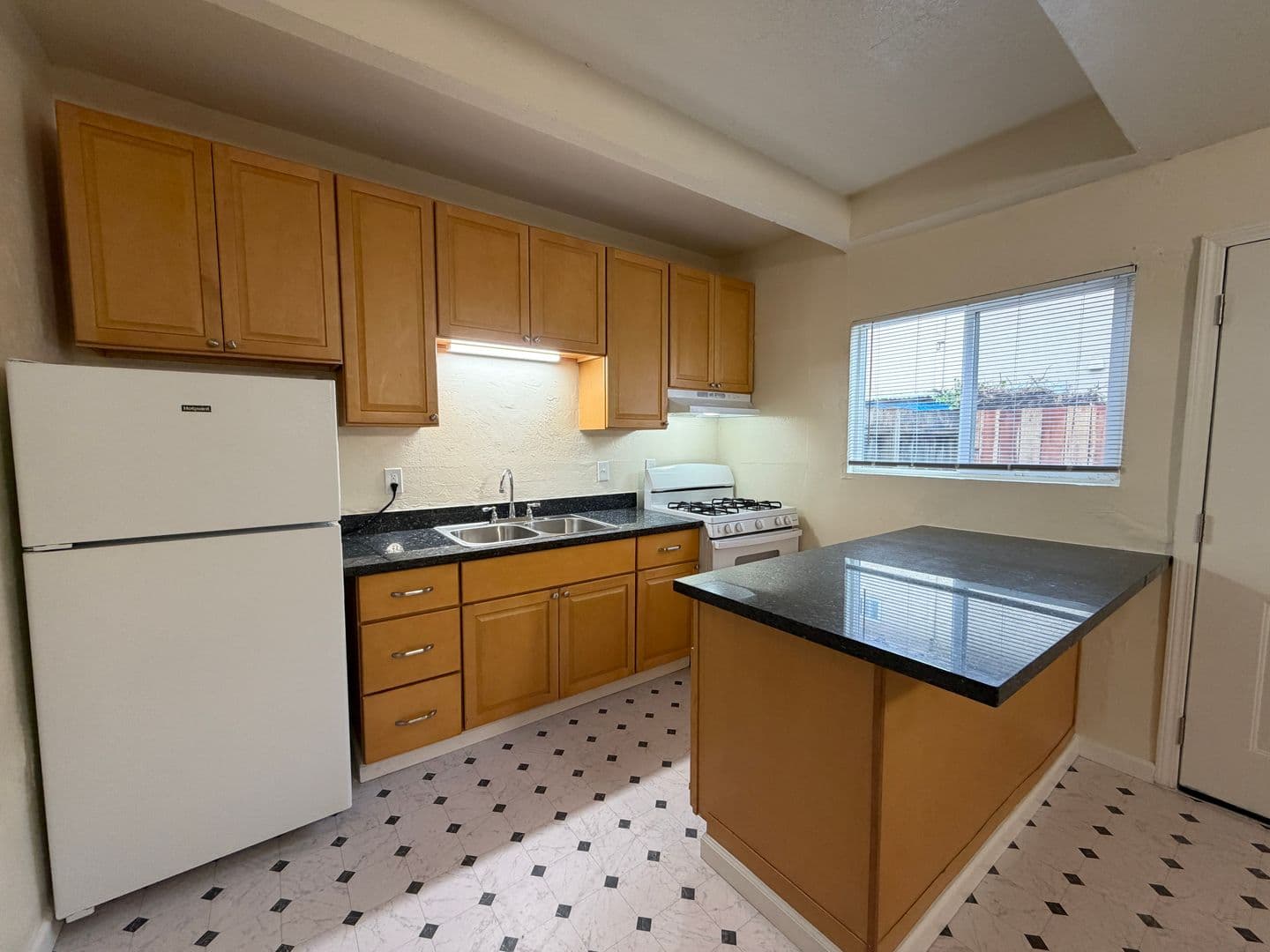 Hayward Apartment: 22189-22211 S Garden Ave