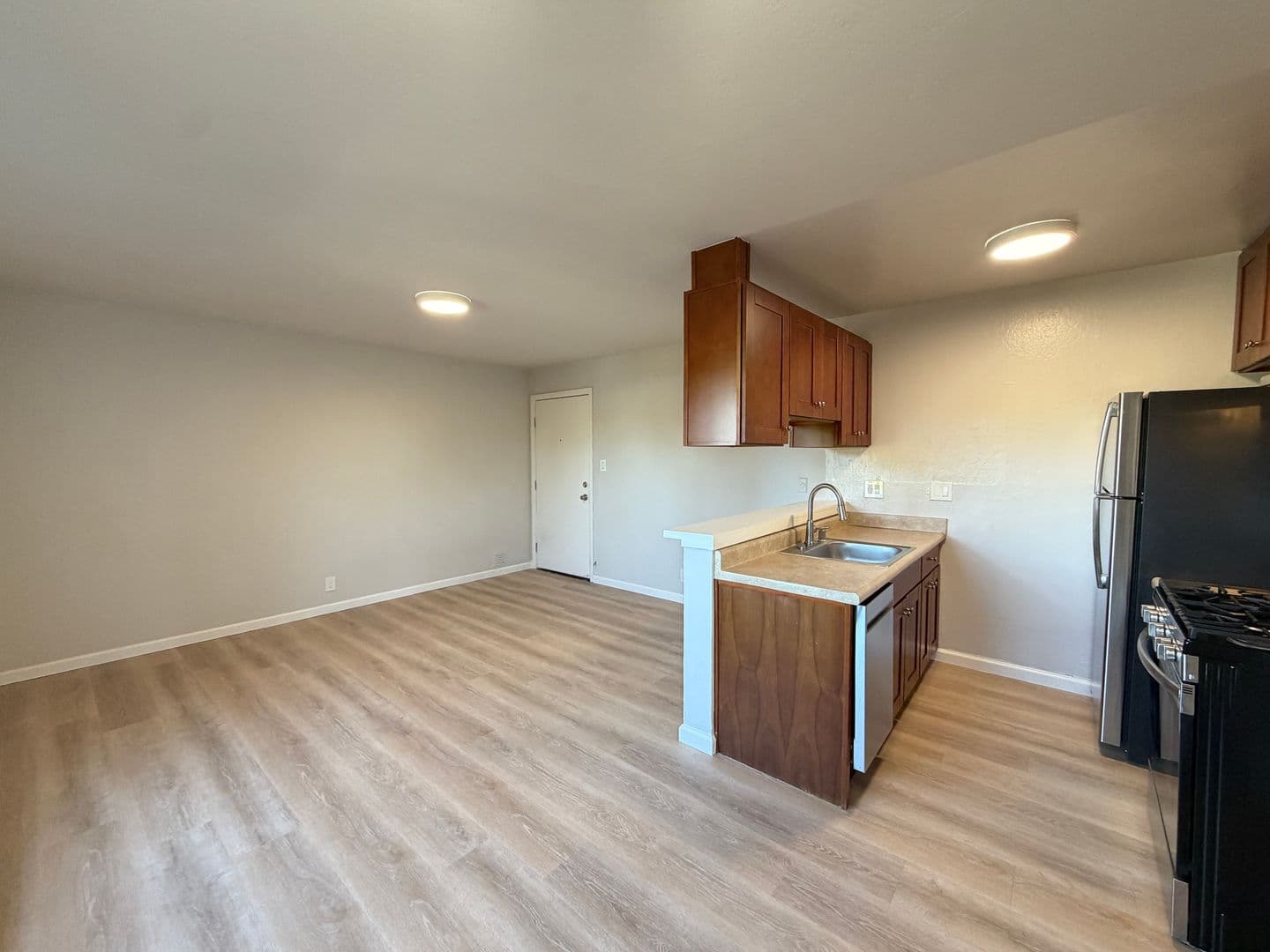 Oakland Apartment: 2518 35th Avenue