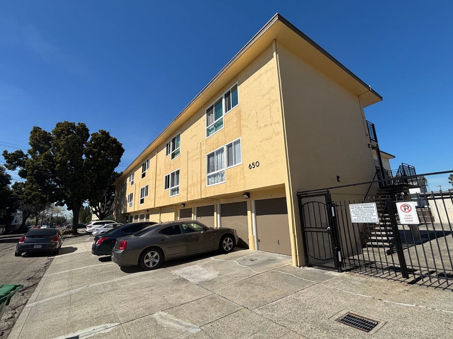 Oakland Apartment: 650 East 17th Street