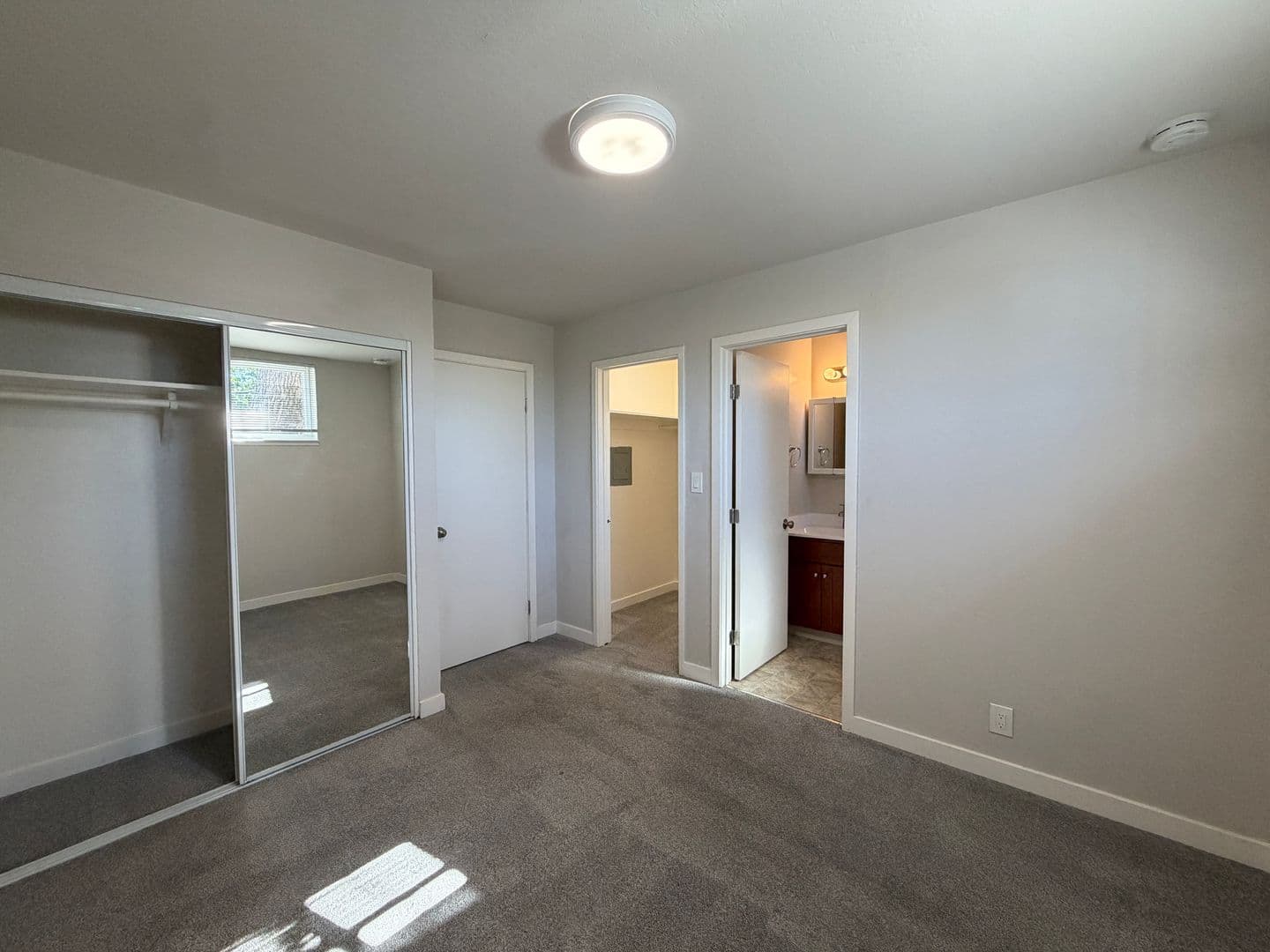 Oakland Apartment: 2518 35th Avenue