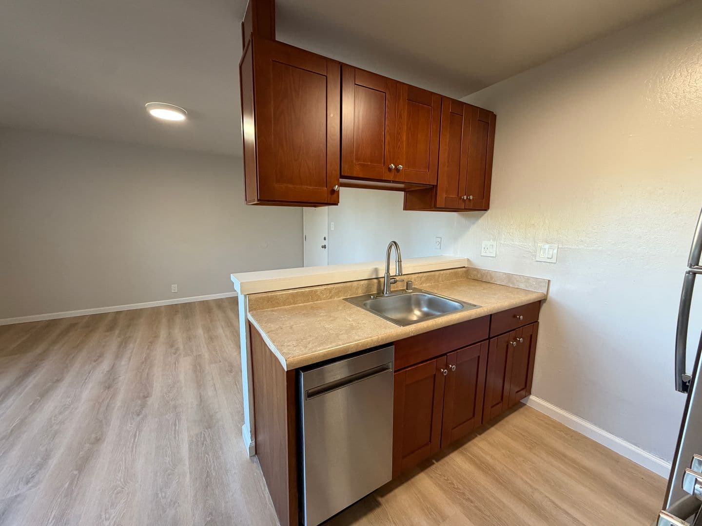 Oakland Apartment: 2518 35th Avenue