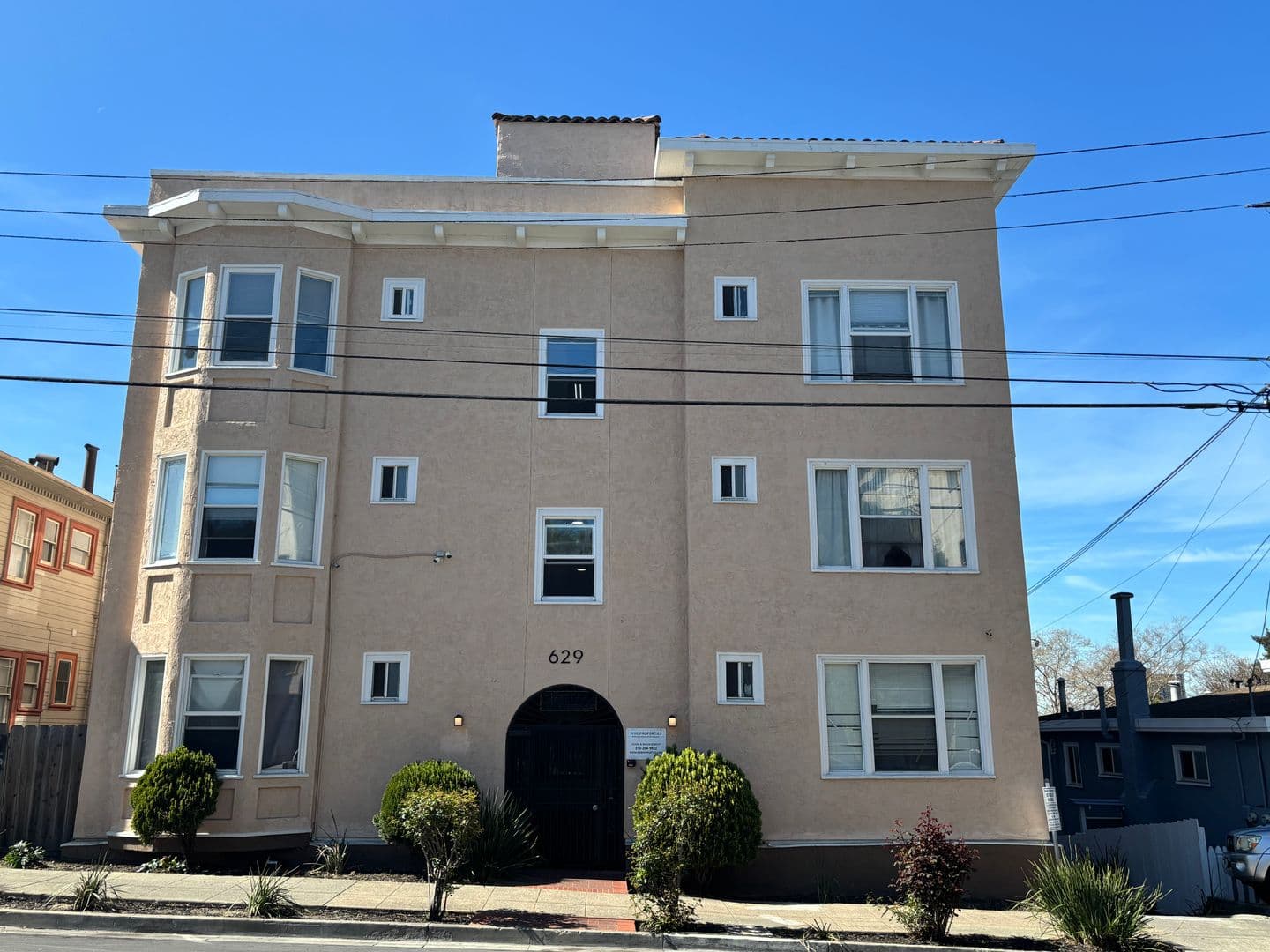 Oakland Apartment: 629 East 19th Street