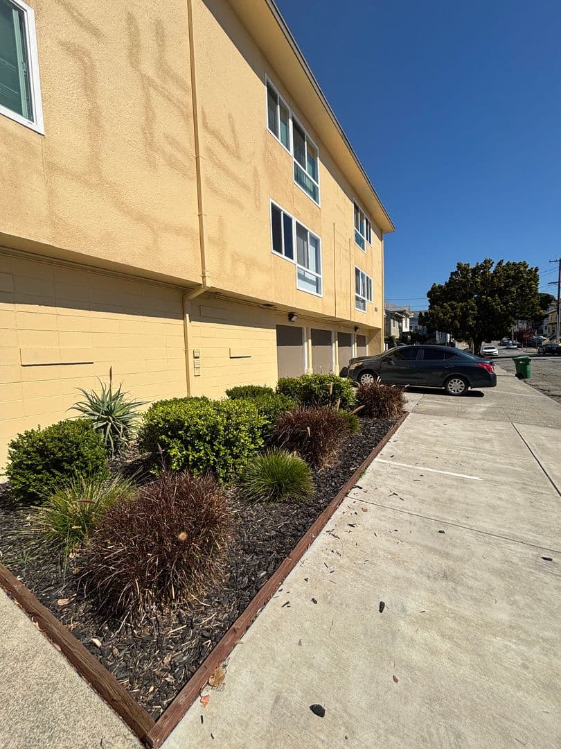 Oakland Apartment: 650 East 17th Street