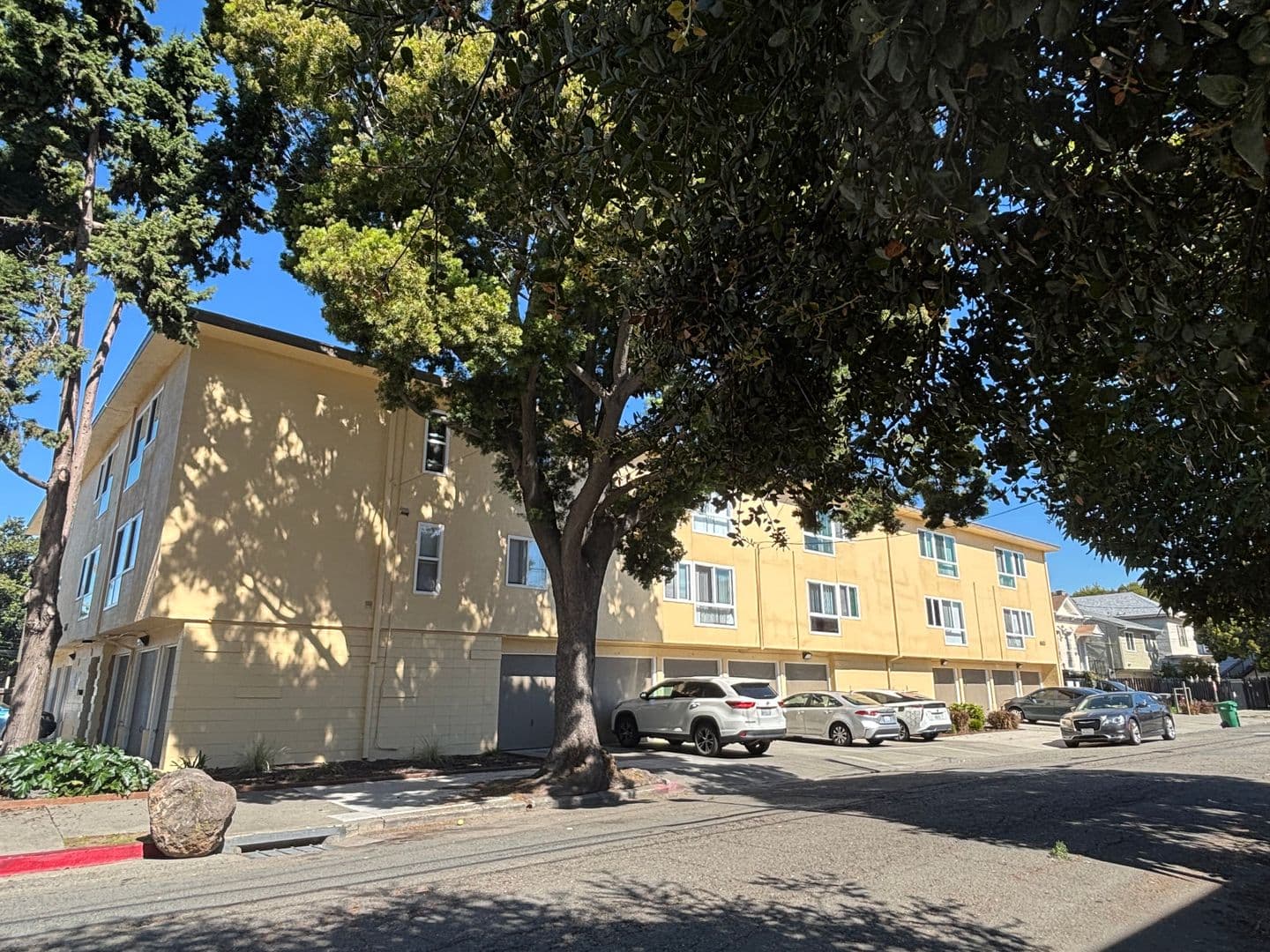Oakland Apartment: 650 East 17th Street