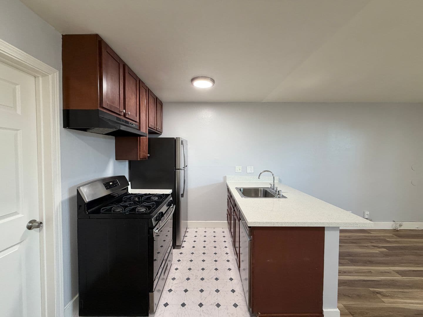 Oakland Apartment: 2530 35th Avenue