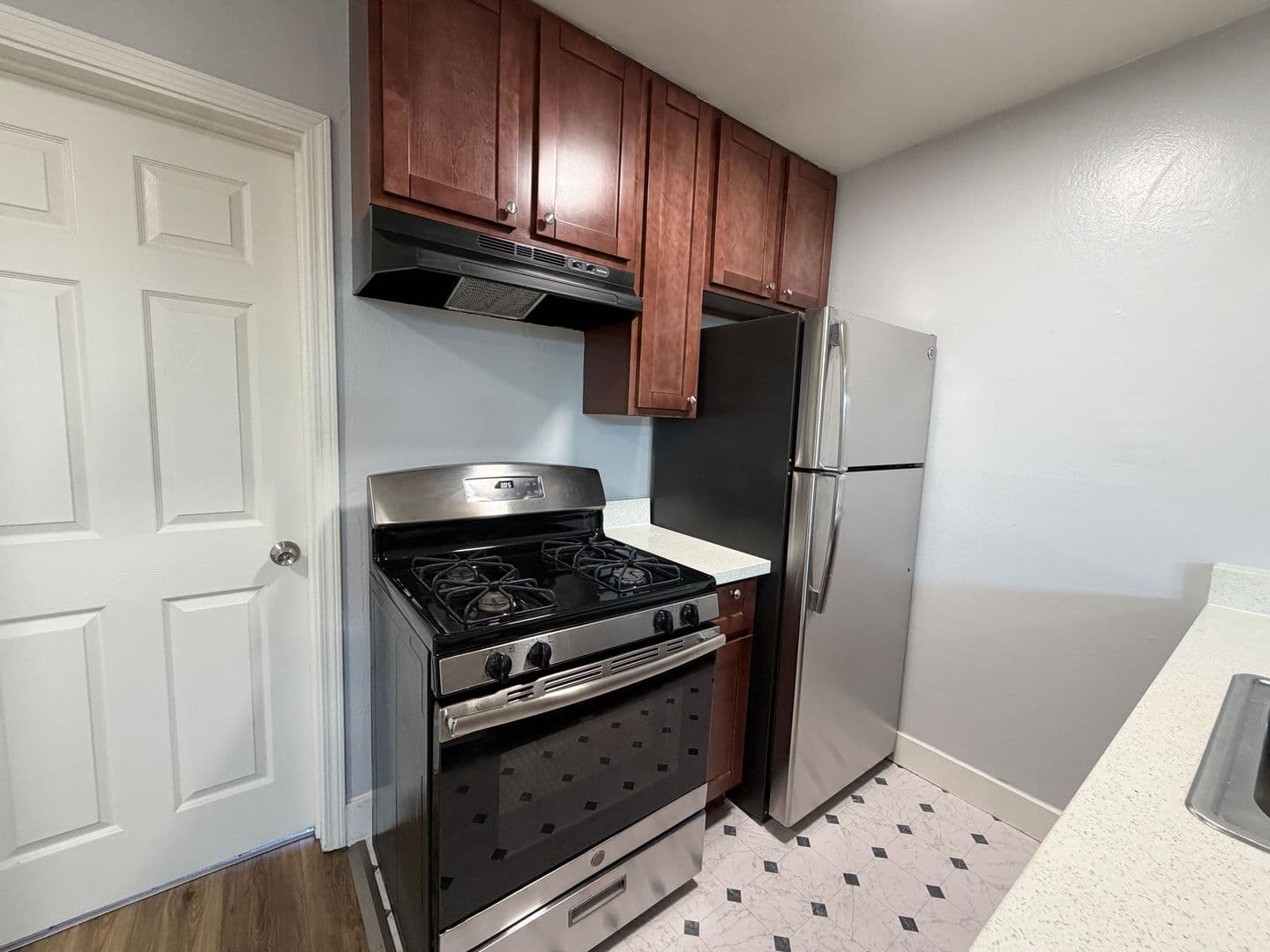 Oakland Apartment: 2530 35th Avenue