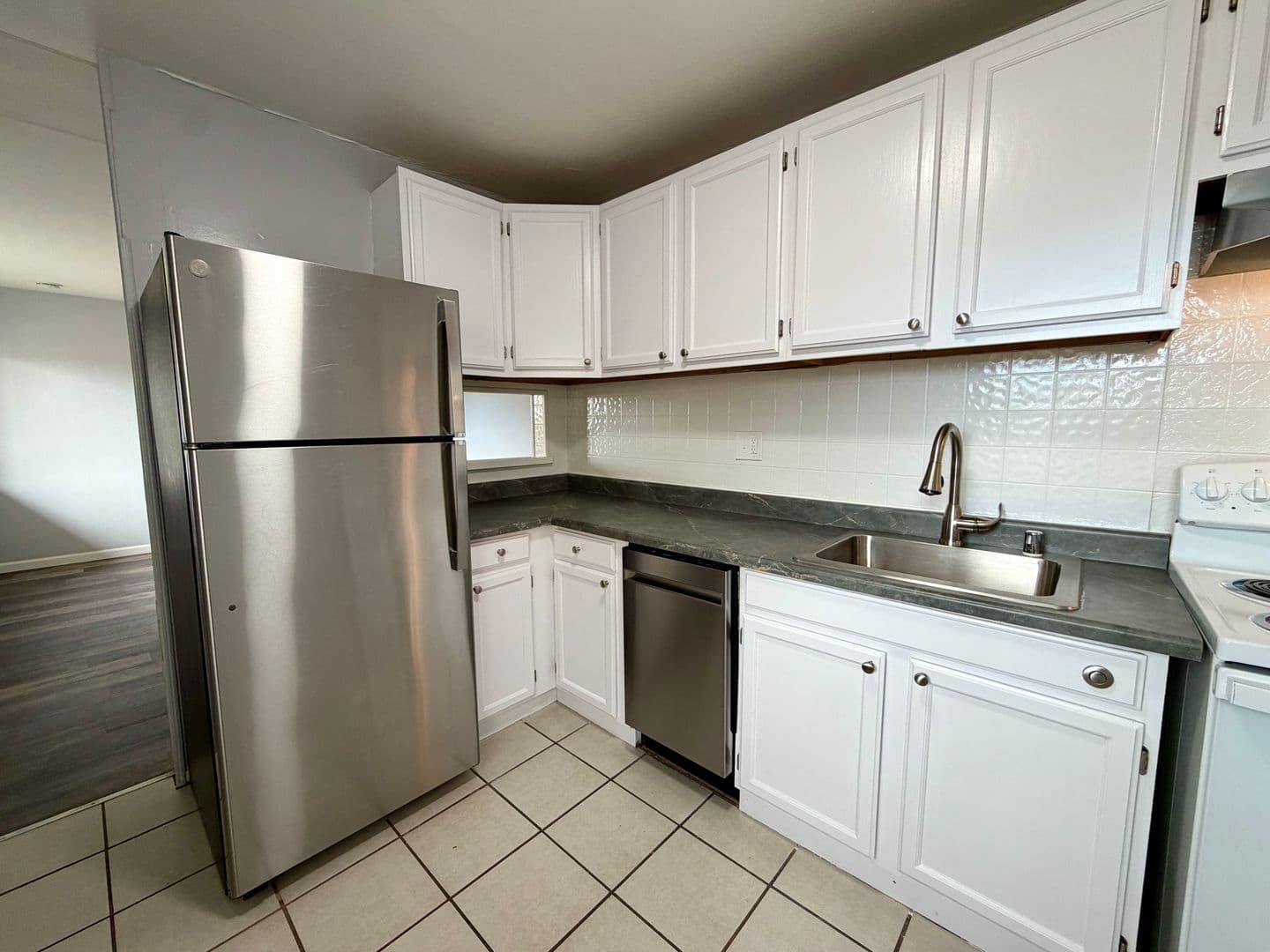 Oakland Apartment: 1934 9th Avenue