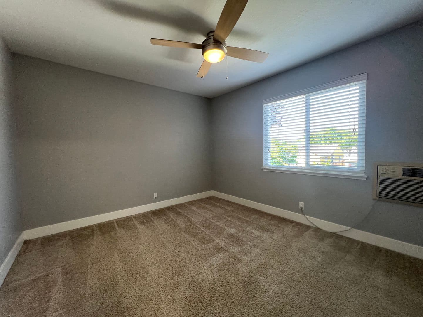 Sunnyvale Apartment: 524 E Maude Ave
