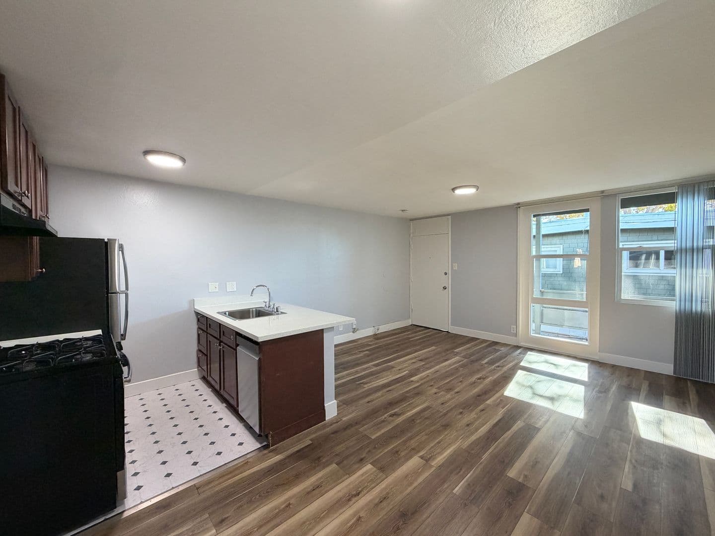 Oakland Apartment: 2530 35th Avenue