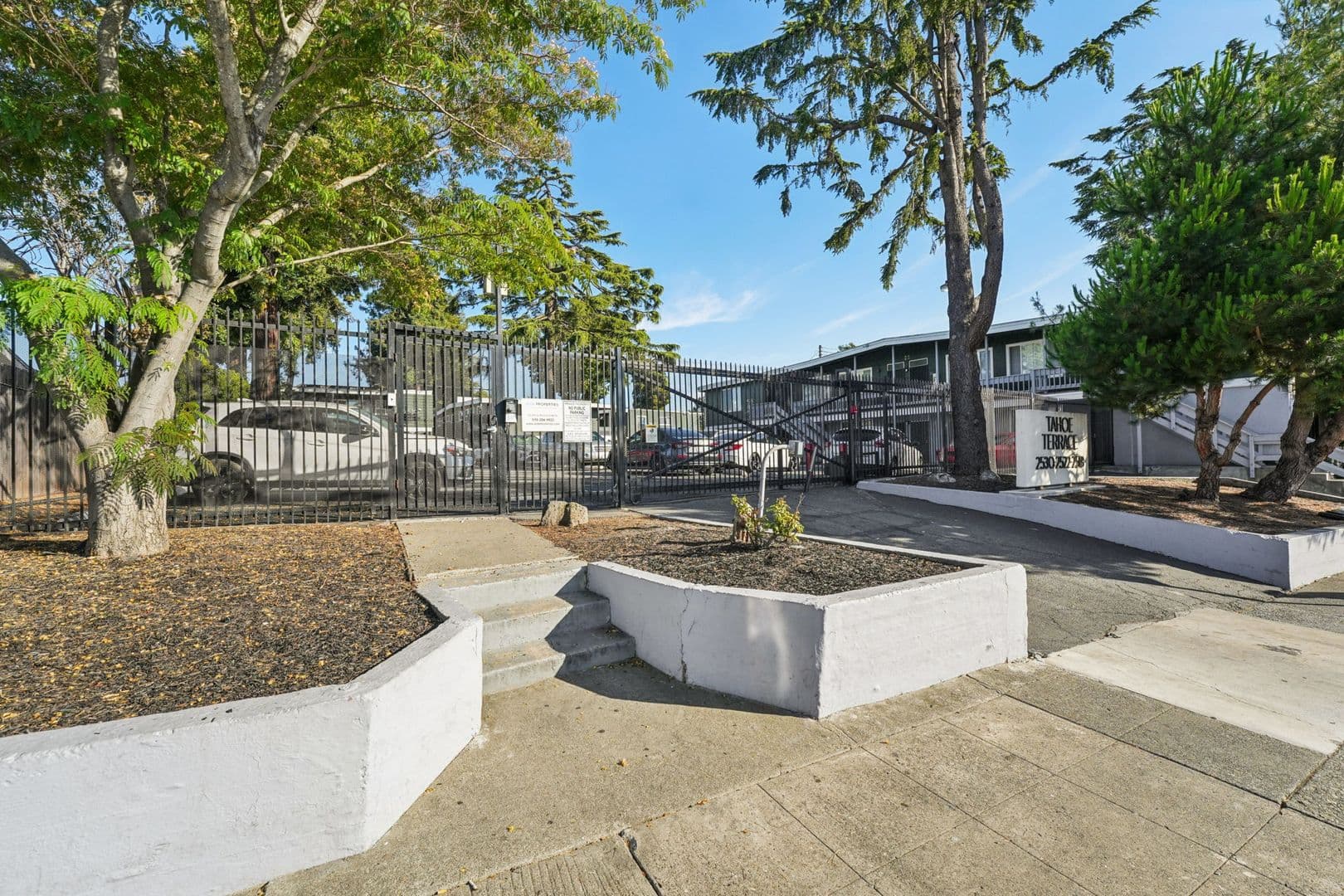 Oakland Apartment: 2530 35th Avenue