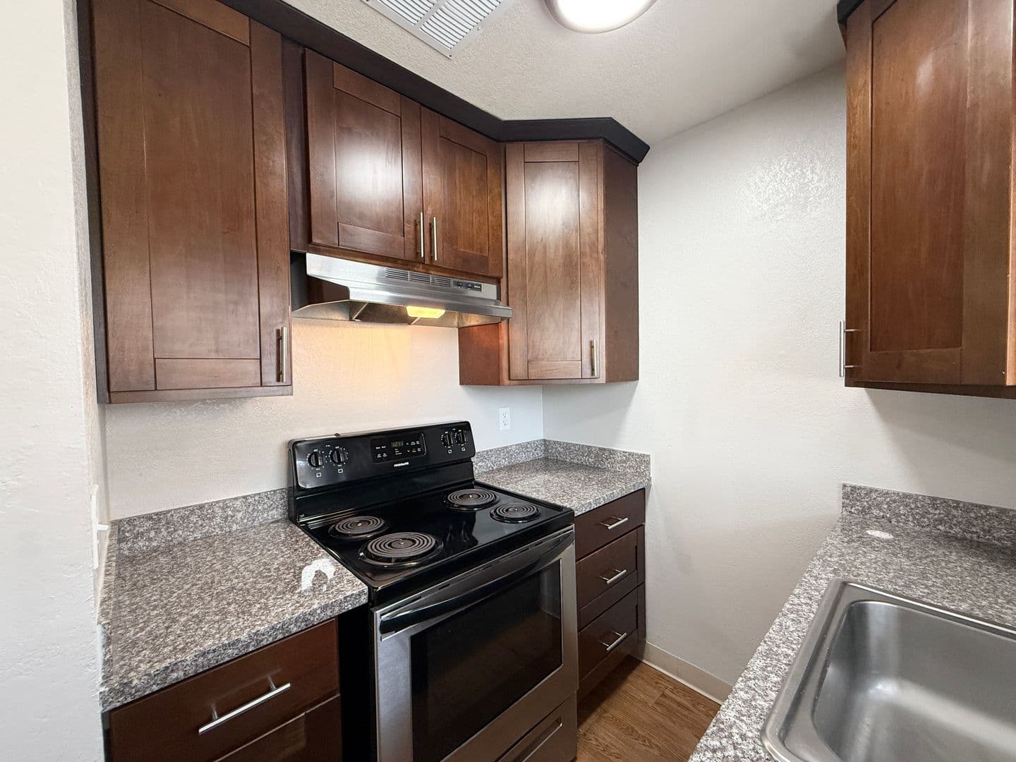 Oakland Apartment: 650 East 17th Street