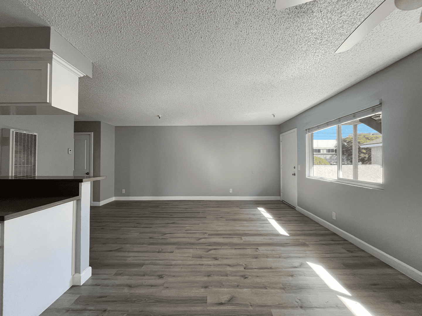 Hawthorne Apartment: 12521 Grevillea Avenue