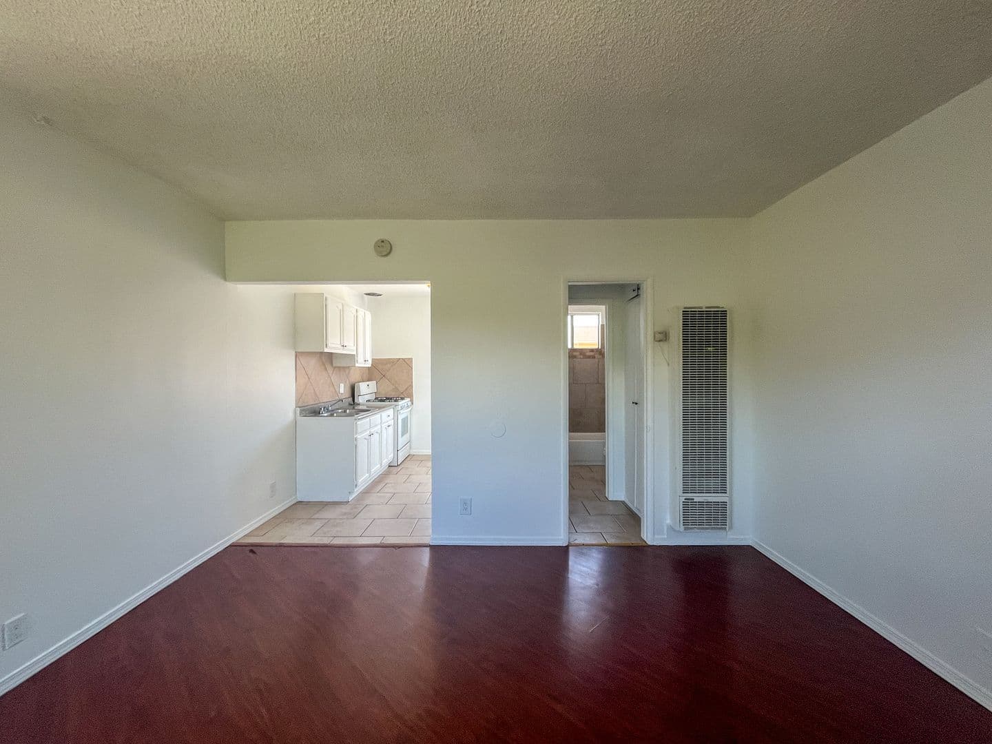 Hawthorne Apartment: 4240 El Segundo Blvd