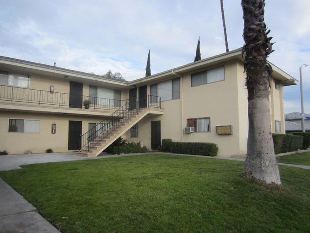 Anaheim Apartment: 1828 W. Glen Avenue
