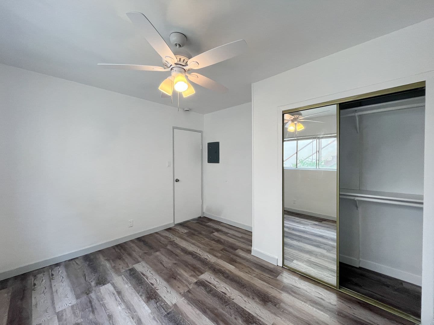 Hawthorne Apartment: 12312 Manor Drive