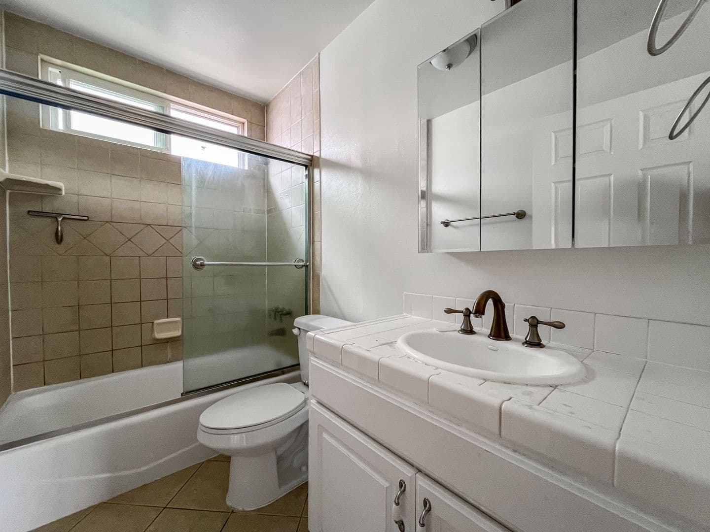El Segundo Apartment: 221 Sheldon St