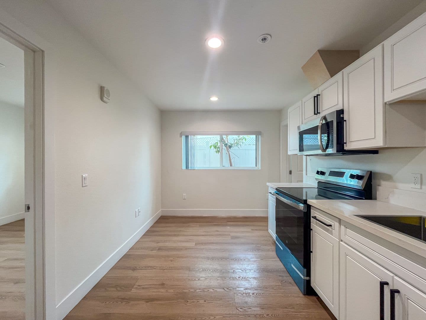 Los Angeles Apartment: 1627 E 92nd St