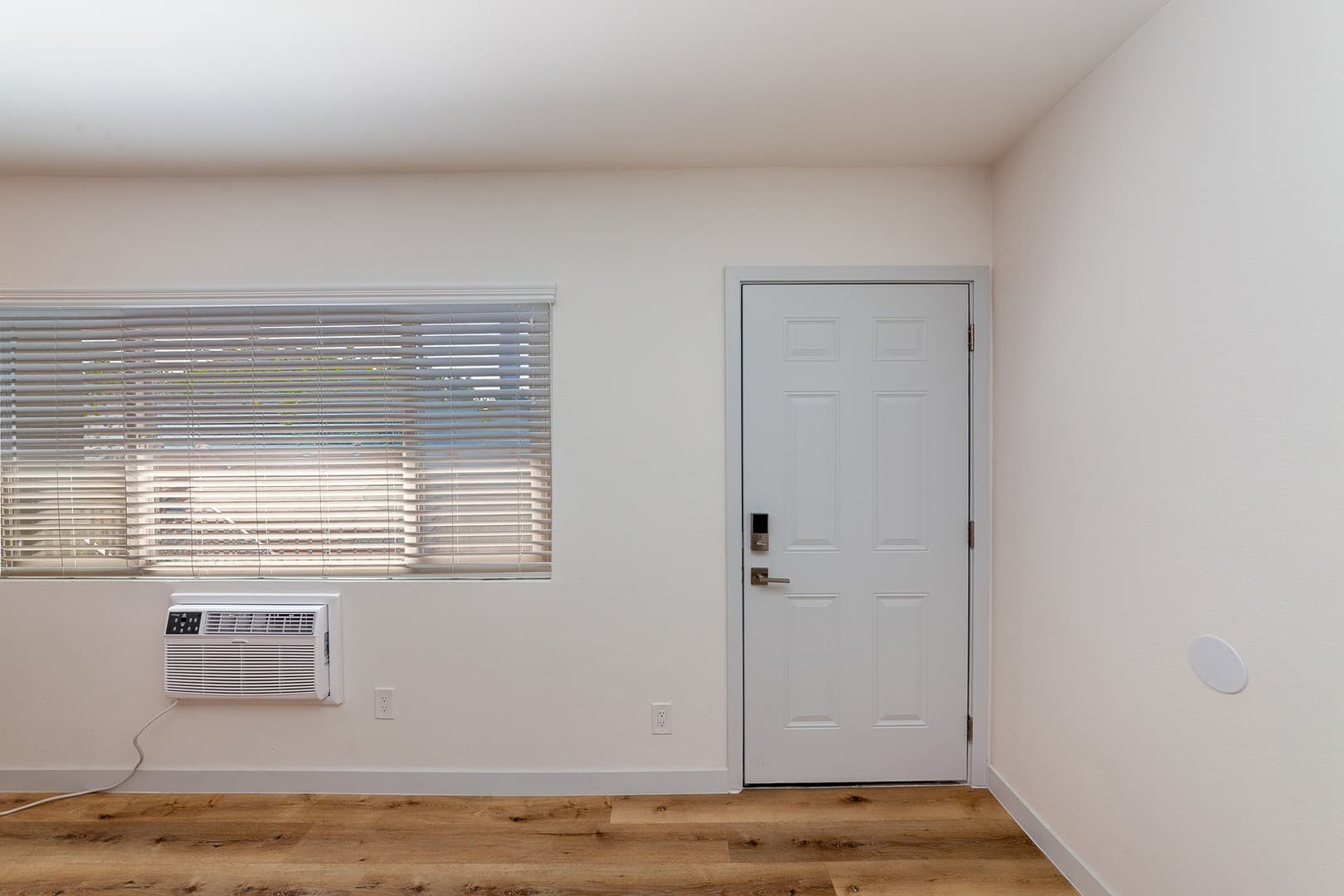 Long Beach Apartment: 1955 Locust  Avenue