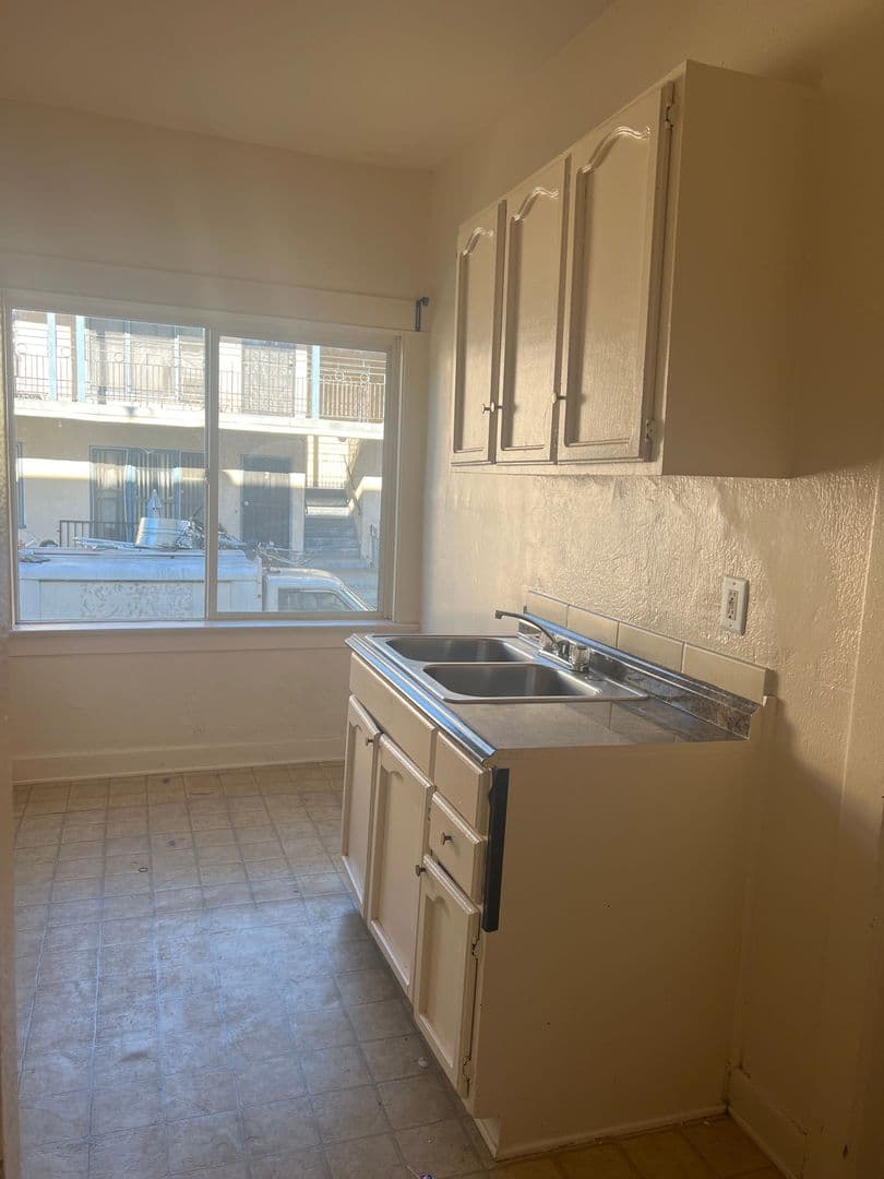 Los Angeles Apartment: 2110 S. Bonsallo Ave.