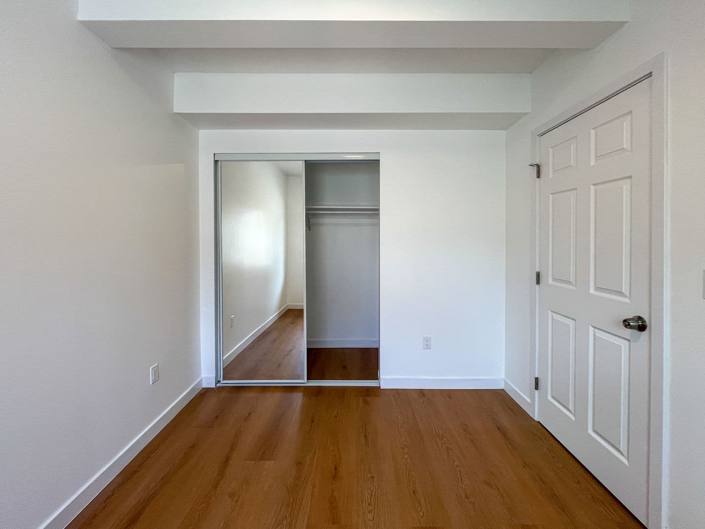 Long Beach Apartment: 905 Gaviota Avenue